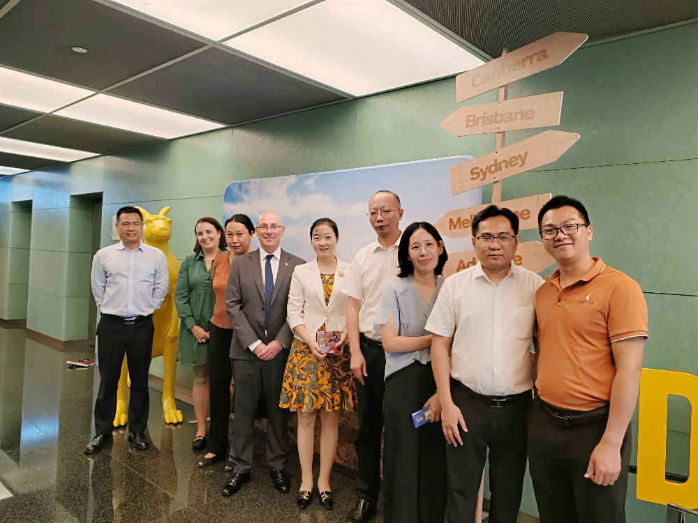 湛江市外事代表团与澳大利亚驻穗总领馆合影.jpg