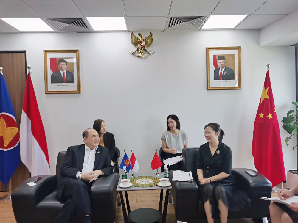 印度尼西亚驻穗总领事斌德加会见湛江外事代表团_副本.png