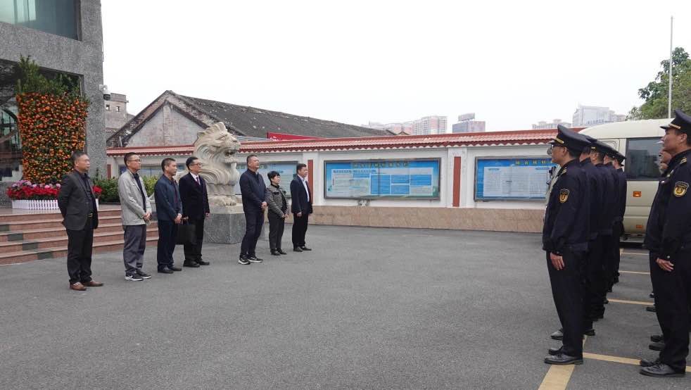 湛江市交通运输局主要领导率队走访慰问交通系统干部职工