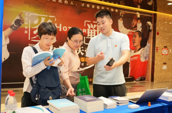 nEO_IMG_p7-2025年广东省民法典宣传月暨“法治益企行”政企对话会在佛莞两地举行 .jpg