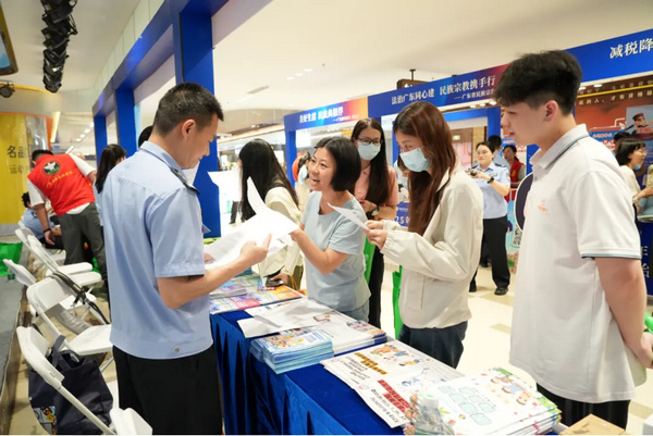 nEO_IMG_p8-2025年广东省民法典宣传月暨“法治益企行”政企对话会在佛莞两地举行 .jpg