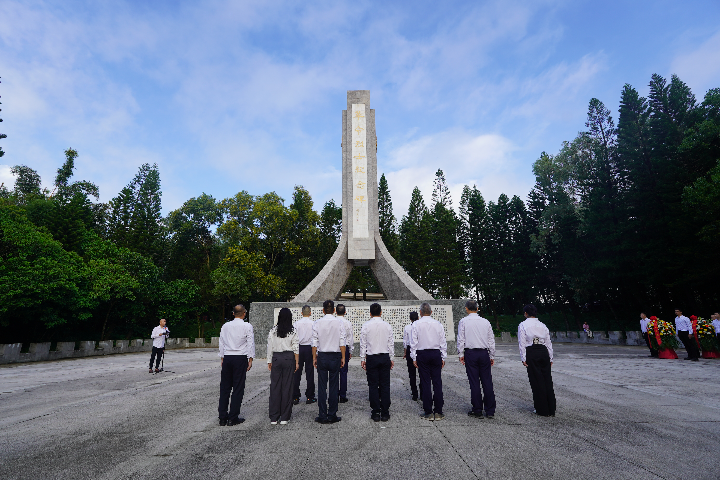 铭记抗战历史 致敬英雄先烈--湛江市退役军人事务局举行抗战胜利80周年纪念活动
